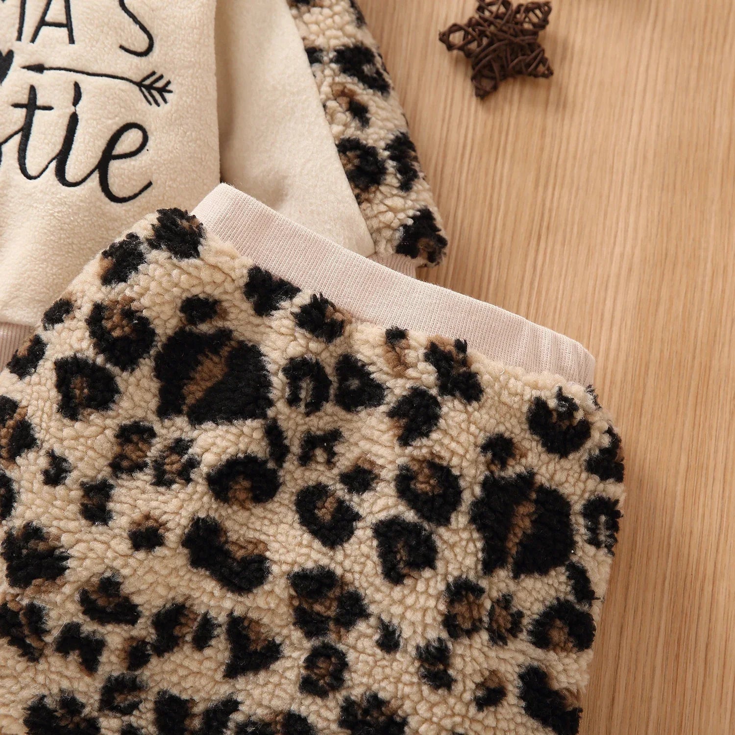 2pcs Baby Girl Hoodie and Leopard Skirt Set - Winter Thickened Polar Fleece Outfit