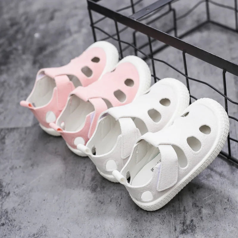 Breathable Closed Toe Sandal Sneakers